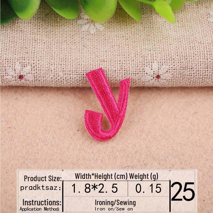 Розовая вышитая нашивка с буквами алфавита для украшения одежды