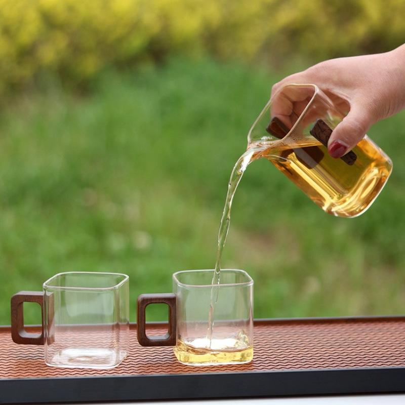 Стеклянная чашка для чая в древнем стиле, набор для чая Кунг-фу для приема гостей, чайная чашка, деревянная ручка, термостойкое стекло, однослойная, маленькая квадратная чашка
