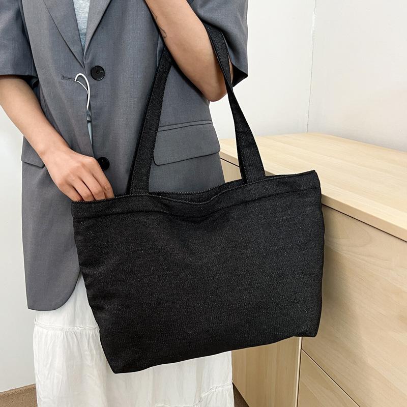 Большая вместимость, легкий нишевый дизайн, простая мода, повседневная, однотонная, 2024, женская сумка через плечо в иностранном стиле