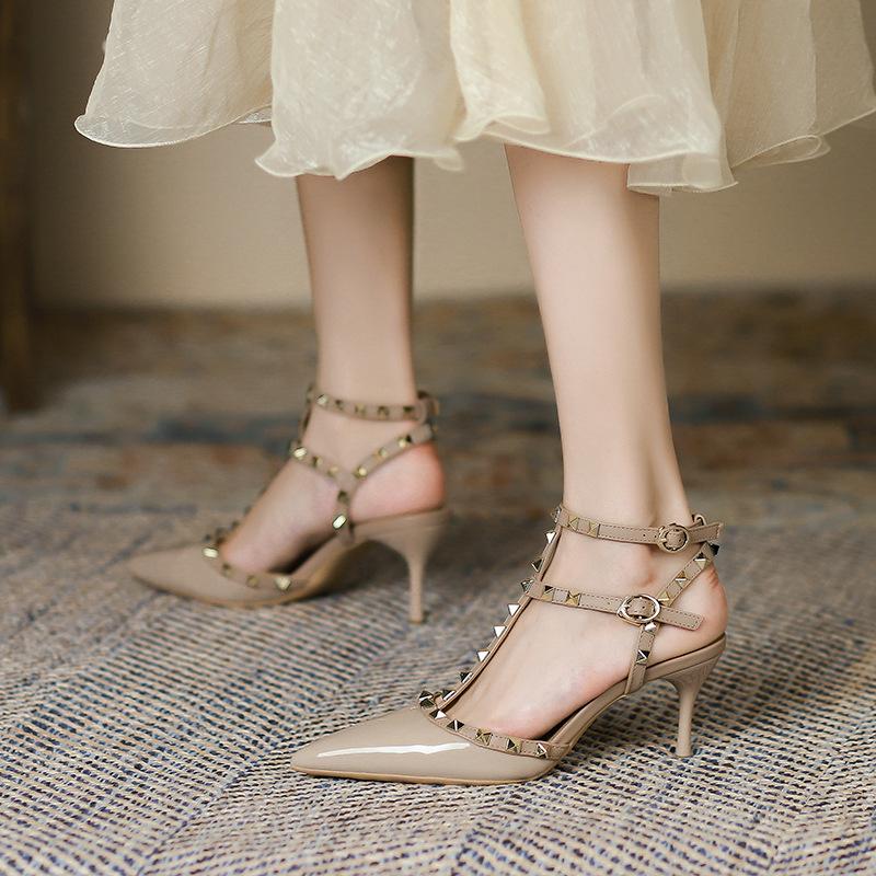 Туфли на высоком каблуке из лакированной кожи с заклепками, сексуальные босоножки с острым носком на высоком каблуке, босоножки на тонком каблуке для женщин