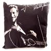 [L2211] - Декоративная подушка "Джонни Холлидей" на гитару - 32 см