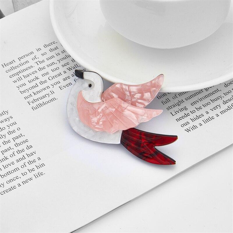 Blucome Акриловые броши для женщин, летящая птица, розовое перо, красный хвост, женская брошь, высокое качество, ювелирные изделия для девочек, одежда на сумке