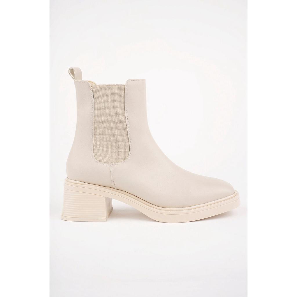 Женские кожаные ботинки с тупым носком