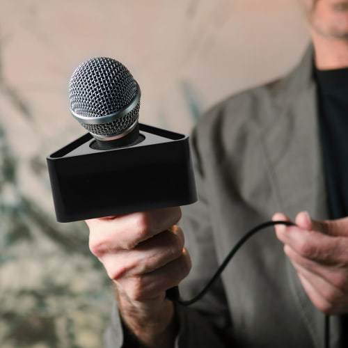 EXCEART Interview Microphone Flags, ABS Injection Molded Triangle Microphone Flags for Advertising and Image Enhancement, Set of 2 (Black)