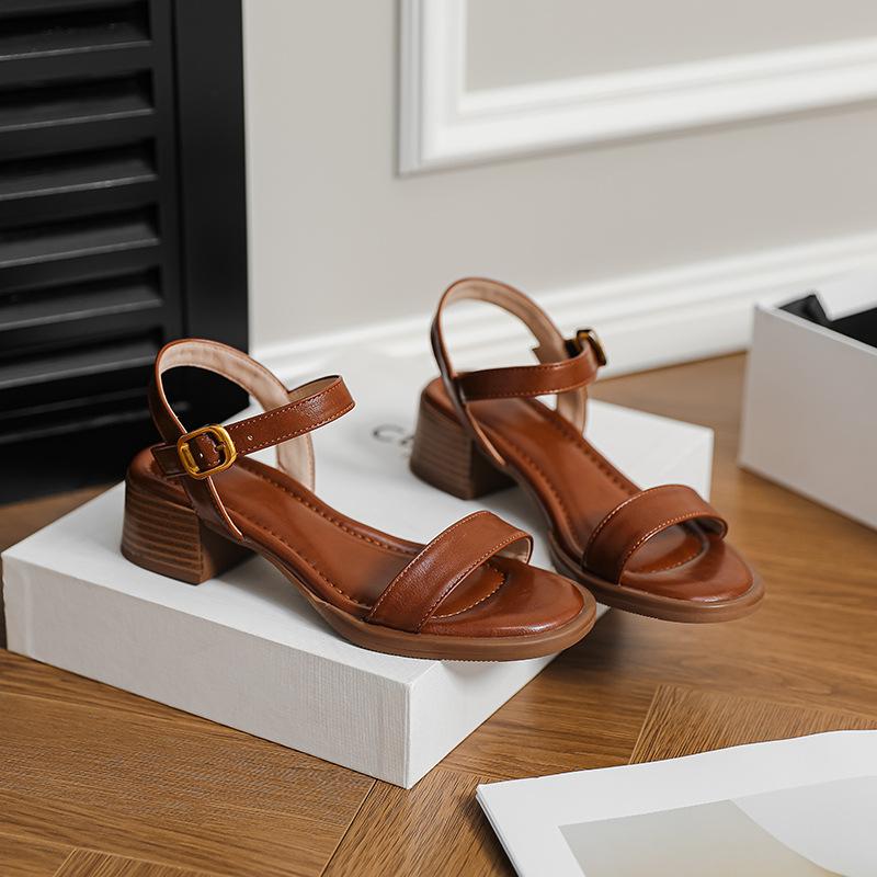Летние новые сандалии женские шаг на дерьмо ощущение средний каблук толстый каблук ремешок с пряжкой на одно слово римские туфли носить праздничная повседневная пляжная обувь