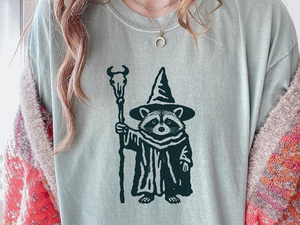 Wizard Raccoon Shirt - Tee Raccoon Funny - Shirt Animal Weird - T-Shirt Raccoon Witch - Tee Halloween Raccoon - Tee Trash Panda