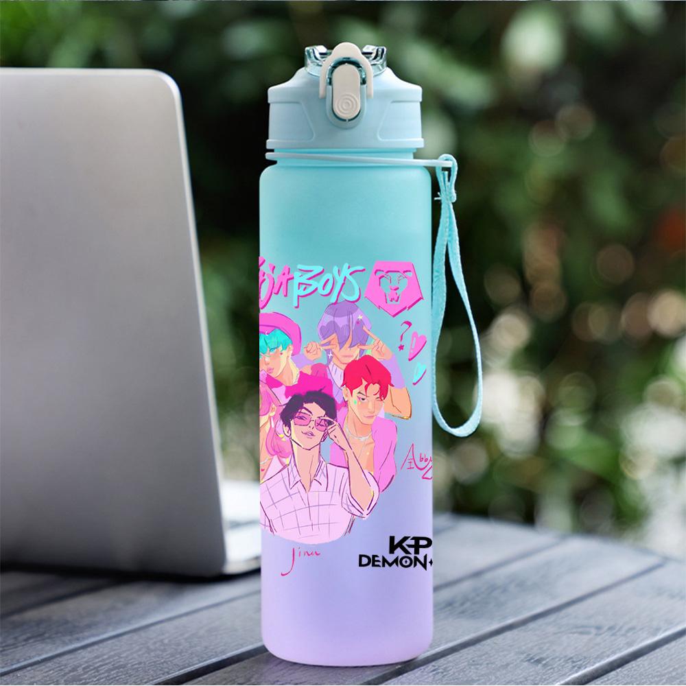 Бутылка для воды 750 мл с мультяшным K-pop принтом охотников на демонов, большая емкость, чашка для питья, портативная, для занятий спортом на открытом воздухе, детская, подарок для ребенка