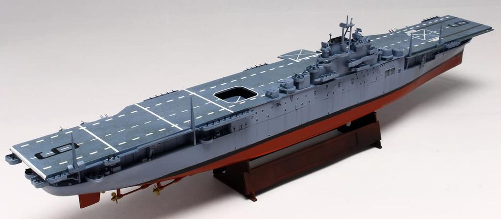 Пластиковая модель авианосца ВМС США «Эссекс» World of Warships WOW49503 Platz/Italeri 1/700