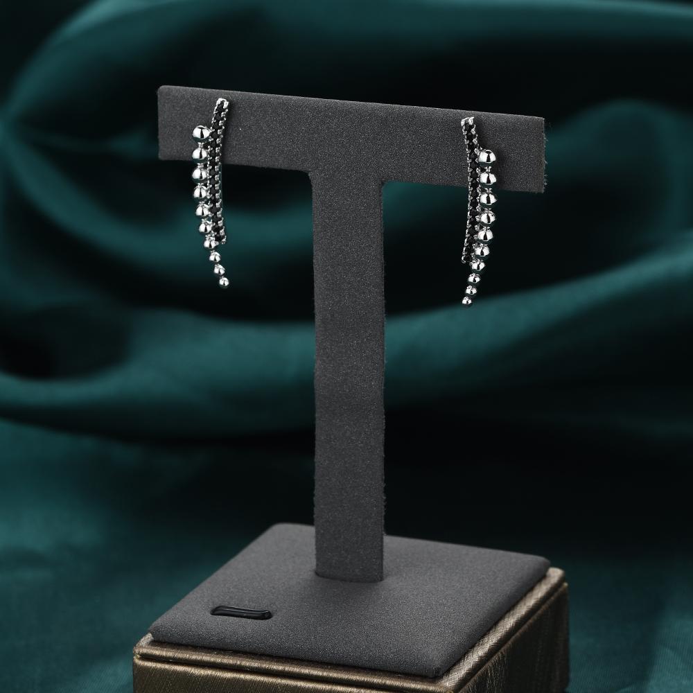 Серьги-гвоздики с черным камнем для женщин