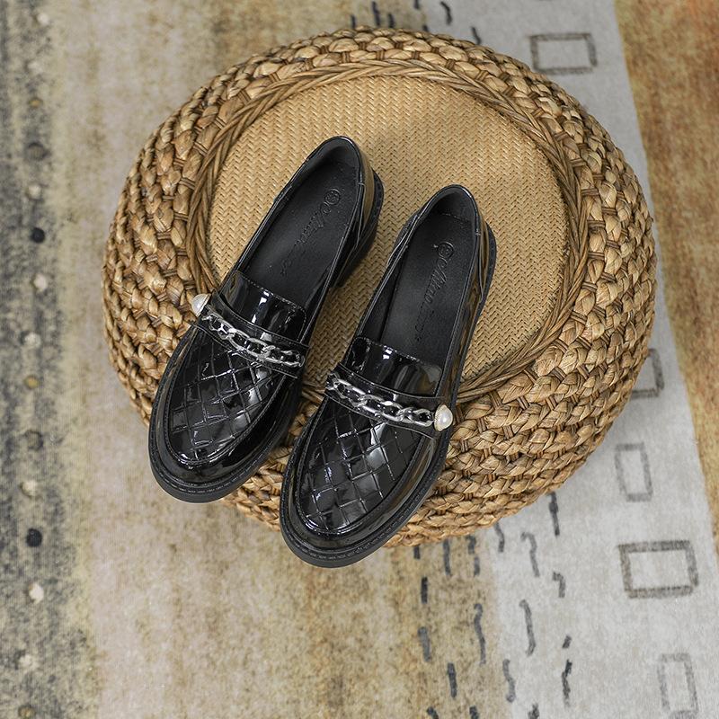 Модные клетчатые туфли-оксфорды из лакированной кожи женские броги с металлическими цепями и пряжками из жемчуга плетеные узоры на толстом каблуке женские лоферы