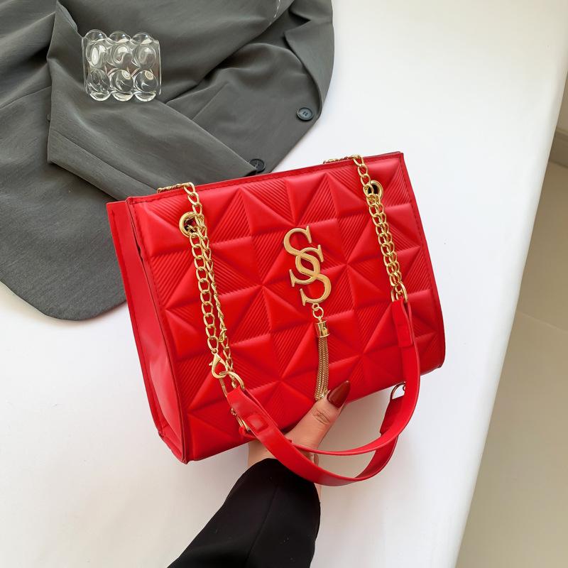 Женская сумка на цепочке, новая, высококачественная, легкая, роскошная сумка через плечо с кисточками, модная и стильная, сумка через плечо, маленькая квадратная сумка для поездок на работу, сумка через подмышку