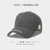 The new simple and versatile baseball cap for men and women couples has a large head circumference, a wide brim, a soft top, and a small peaked cap.