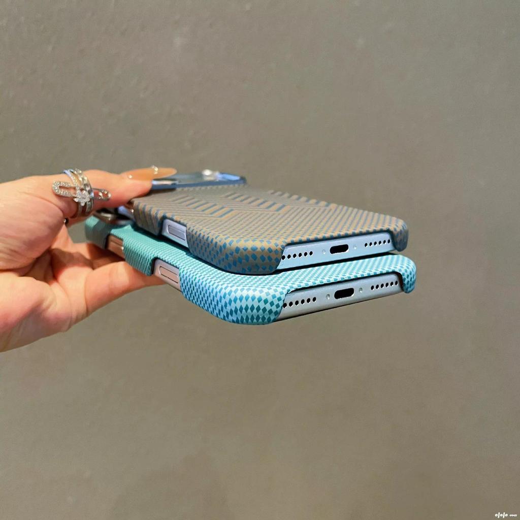 Магнитный ударопрочный чехол из кевлара для iPhone 17 PRO MAX с дизайном плавающих световых волн.