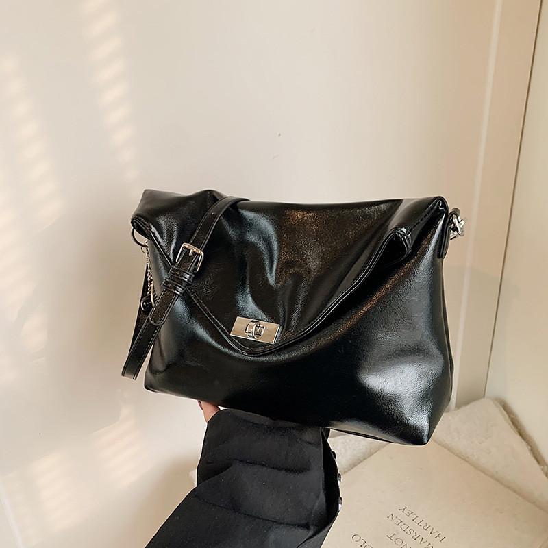Ielgy High-End Retro Bag Women's Winter Shoulder Armpit Bag Casual All-Match Commuter Messenger Bag
