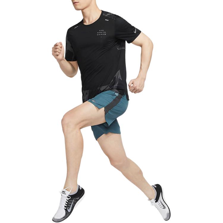 Nike Dri-FIT Land Division Rise Спортивная футболка для бега с круглым вырезом и принтом Мужские топы Черные DQ4758-010