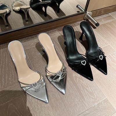 Женские тапочки носят босоножки на высоком каблуке летом, тонкие каблуки и заостренные носки, любят стразовый темперамент, новые модели весной и осенью 2025 года