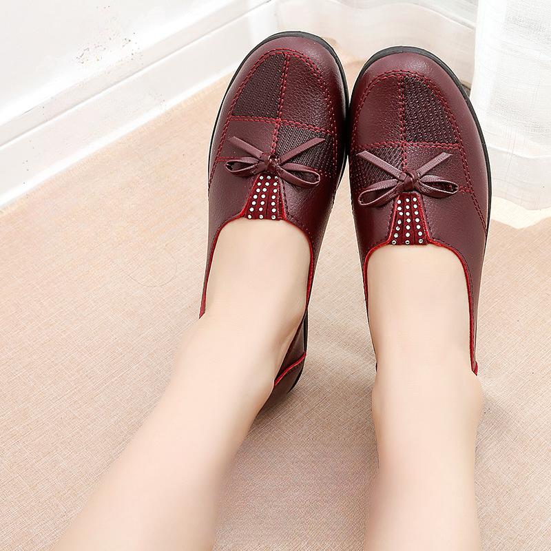 2024 Весна/Осень Обувь для мам Одиночные туфли Обувь для женщин среднего возраста Новые кожаные туфли на плоской подошве Обувь для пожилых людей One Step