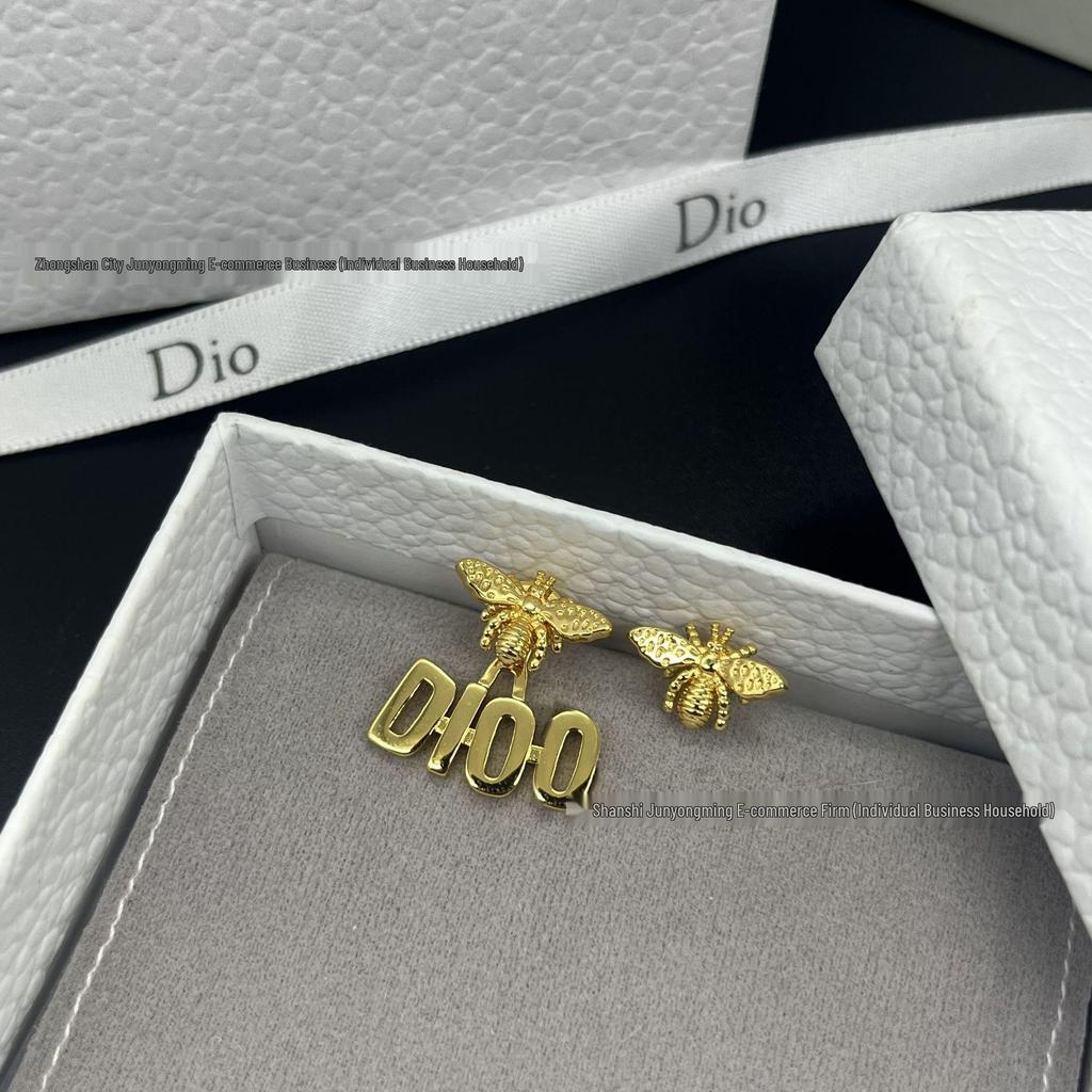 Асимметричные серьги 'Золотая пчела' для женщин: Уникальный дизайн