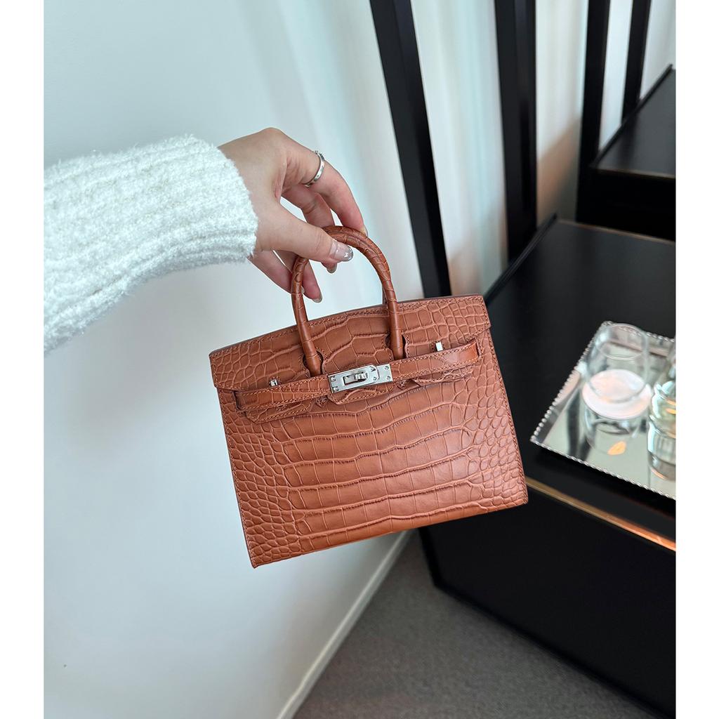 Премиальная женская сумка полуручной работы из вощеной нити с верхним слоем из коровьей кожи с матовым крокодиловым узором, мини-сумка платинового цвета 2025 г.