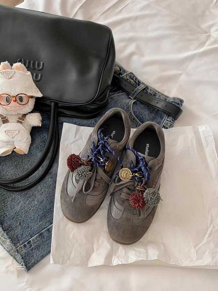 Корея увеличивает высоту на 3 см~ модные контрастные шнурки круглый носок шишка повседневные туфли для моральной подготовки женские осень 2025 новая повседневная обувь