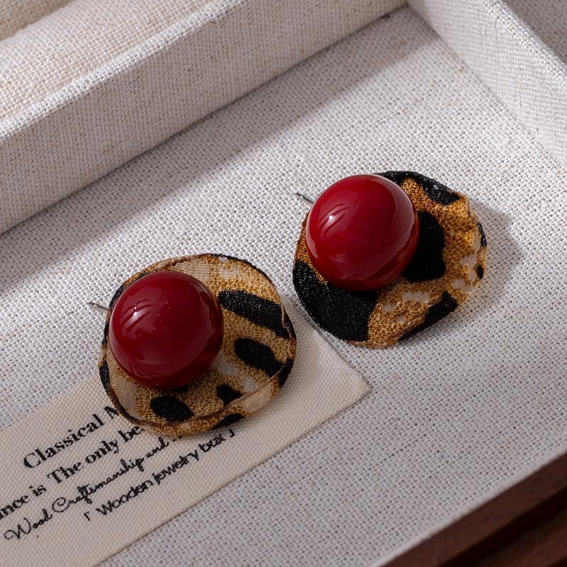 Модные серьги-подвески для женщин