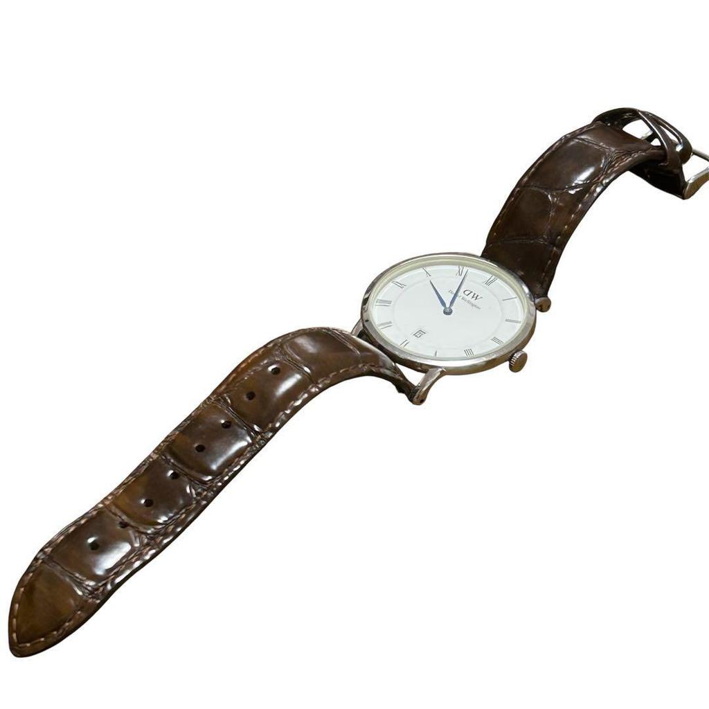 Использовал классический бестселлер Daniel Wellington, Classic Roman 38 мм