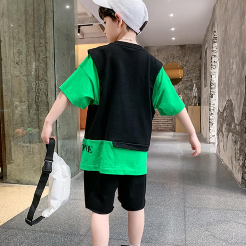 Детская одежда для мальчиков, футболка из двух предметов с контрастными рукавами и шорты, комплект из 2 предметов, летняя уличная одежда для подростков, спортивный костюм с буквами