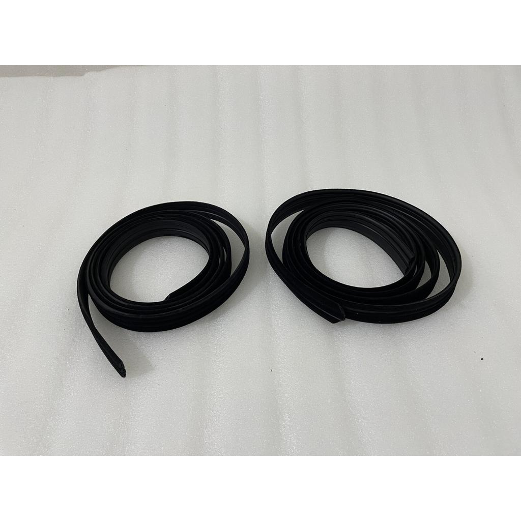 Suzuki SJ410 SJ 413 Weatherstrip Front Door Glass Rubber Seal RH LH Side