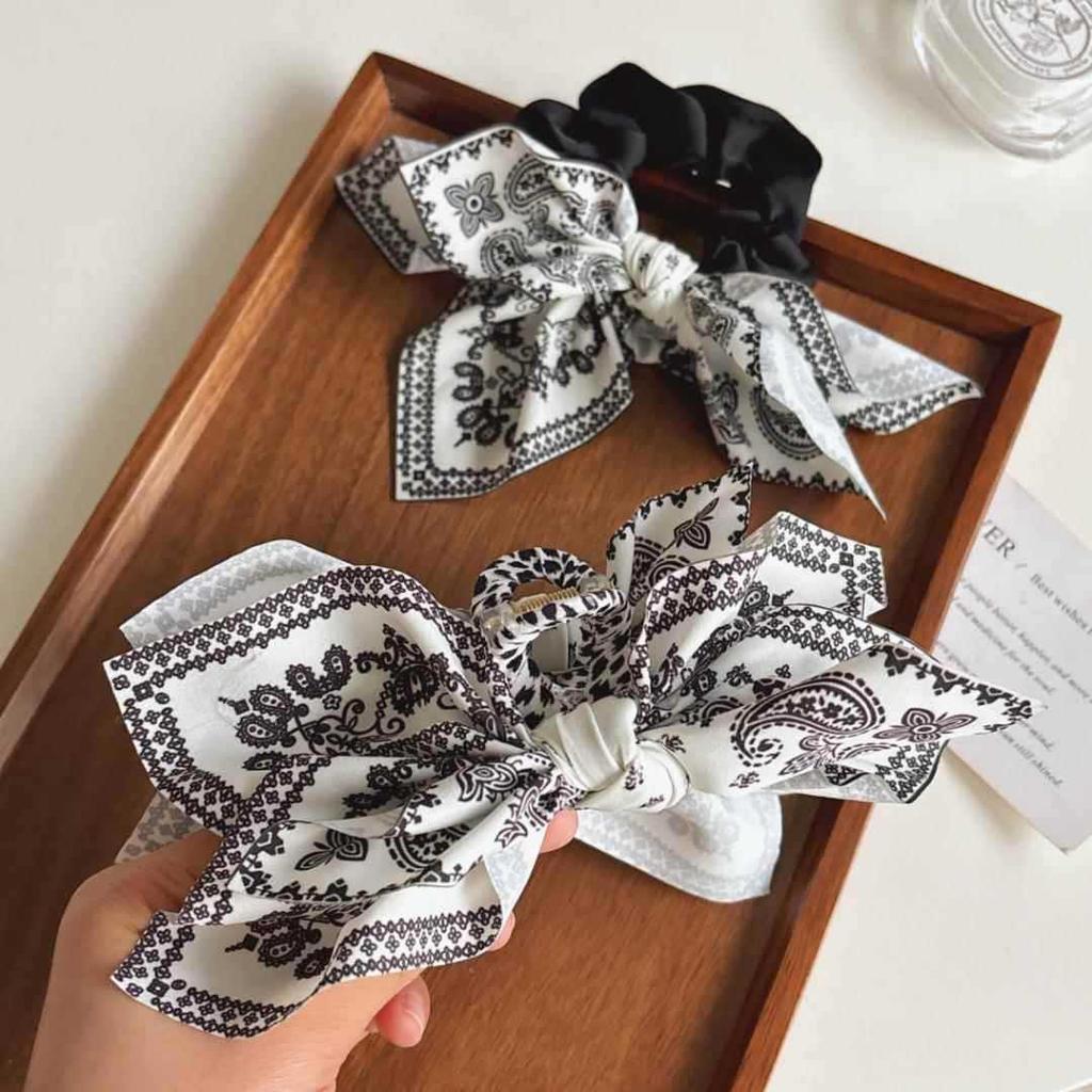 New French Style Hair Claw Clip for Women with Elegant and High-End Appeal Shark Claw Women Hair Accessories Flower Design