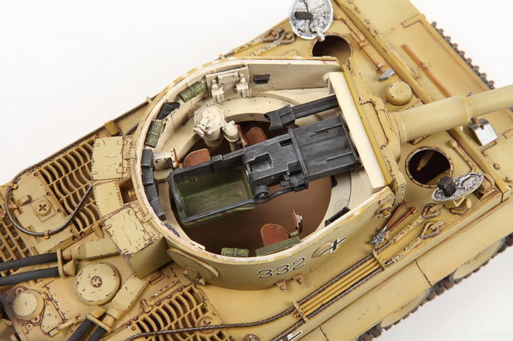 Пластиковая модель немецкого тяжелого танка Tiger I раннего типа Zvezta 1/35