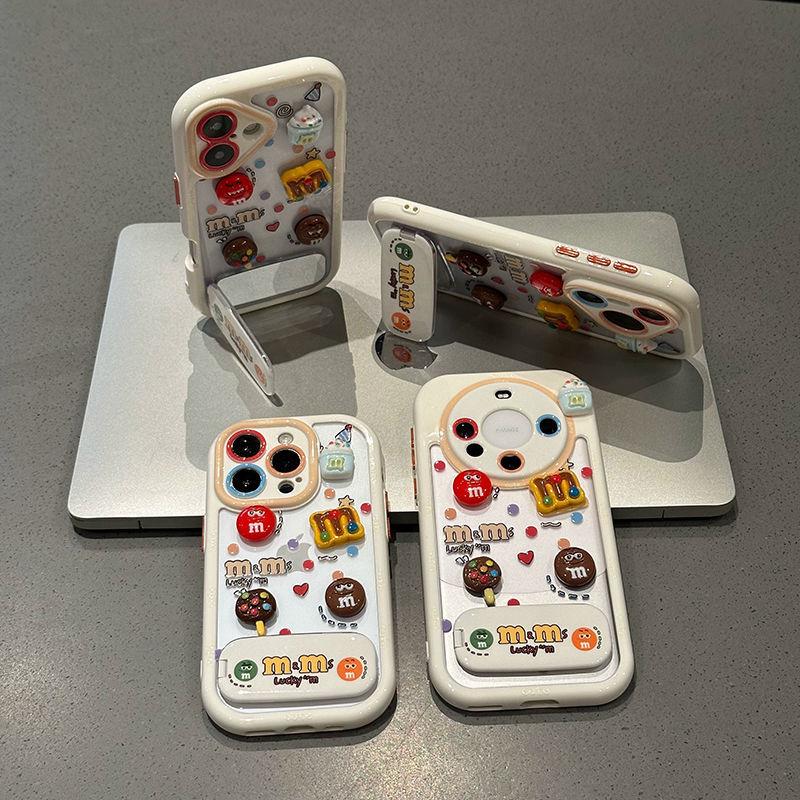 Контрастный цвет Маленькие забавные M&M's Подходит для чехла для мобильного телефона Apple 16 Трехмерный с подставкой Чехол для мобильного телефона iPhone 15 Защита от падений 17
