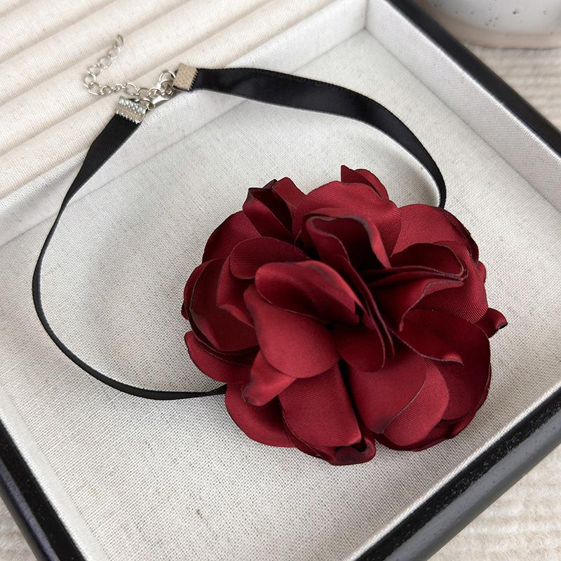 Европейско-американское модное колье с преувеличенным цветком, маленькое женское атласное колье в винтажном стиле с розой