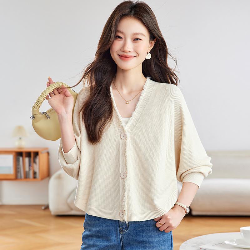 Женский кардиган с рукавами «летучая мышь» и юбка - Модный осенний тренд 2025