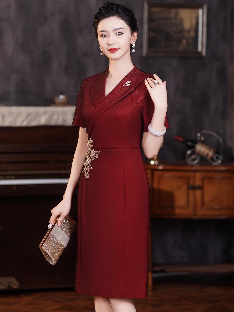 Высококачественное зауженное платье с V-образным вырезом Осень 2025 для мам невесты