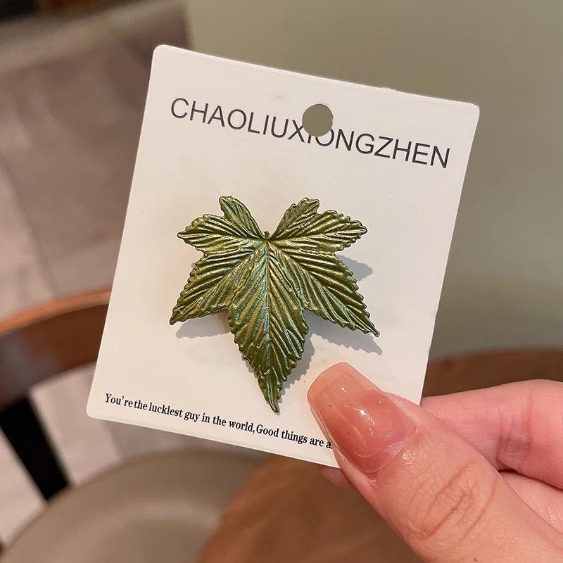 Green Plant Flower Brooch Pearl Anti-Light Pin Accessories High-End Women'S Small Fresh Suit Corsage Decoration