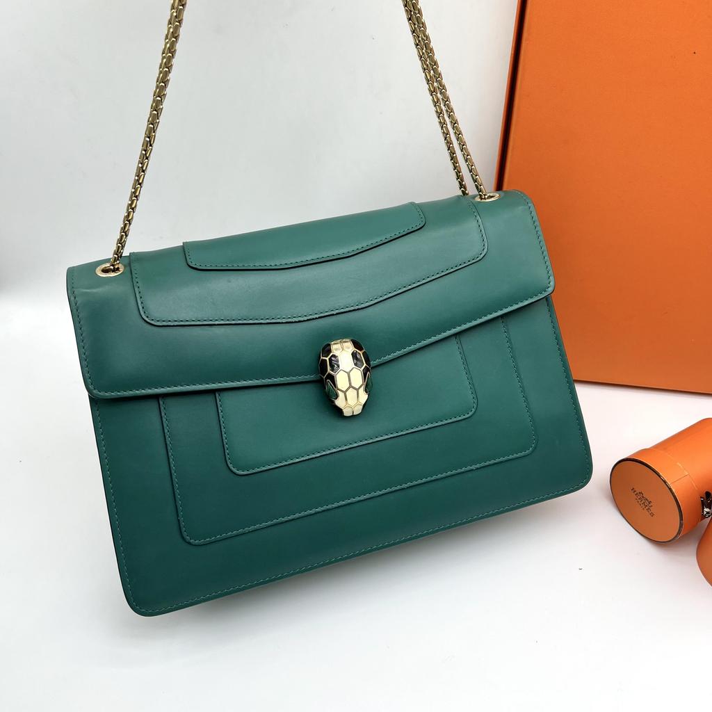 [Б/У] Сумка через плечо Serpenti Forever с эмалированной пряжкой и цепочкой в виде головы змеи из кожи - Хорошее состояние #17YSEU3