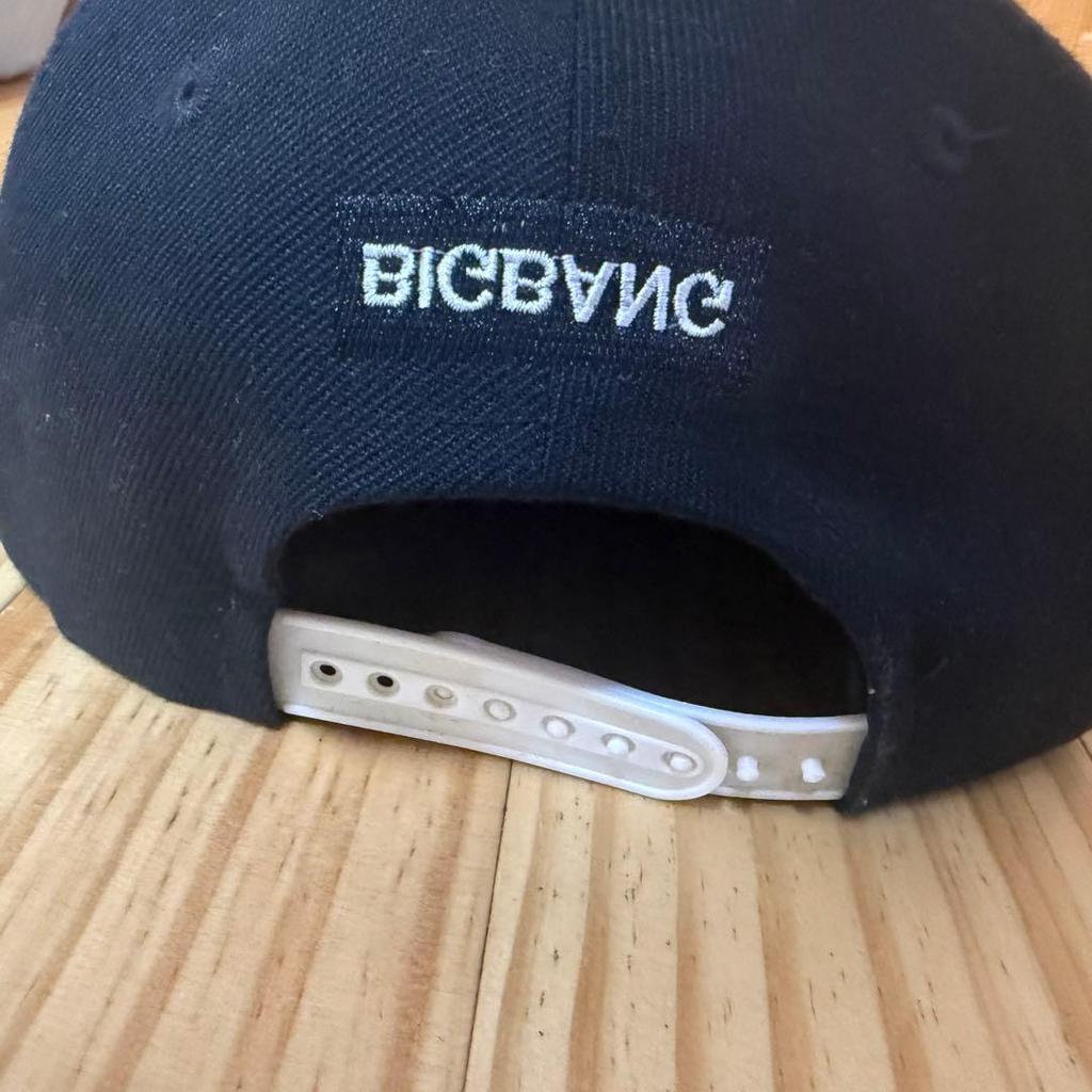 [Б/У] Черная кепка BIGBANG с логотипом B B Snapback