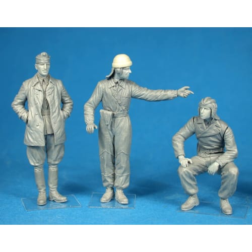 Miniart 1/35 Hungarian Tank Crew Plastic Model