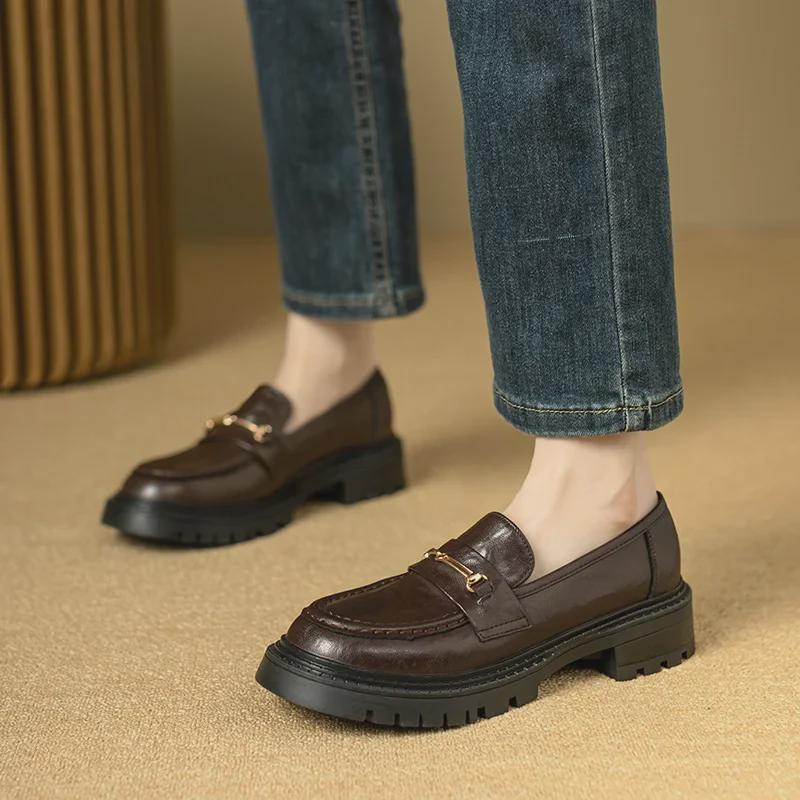 Женские мокасины из натуральной кожи с круглым носком и толстой подошвой — ретро-британский стиль для весны и осени 2024 г.