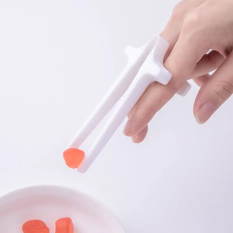 Finger Chopsticks for Gamer Gaming Snack Clips Plastic Chopstick Snack Food Finger Tongs Lazy Artifact Assistant Finger Tool