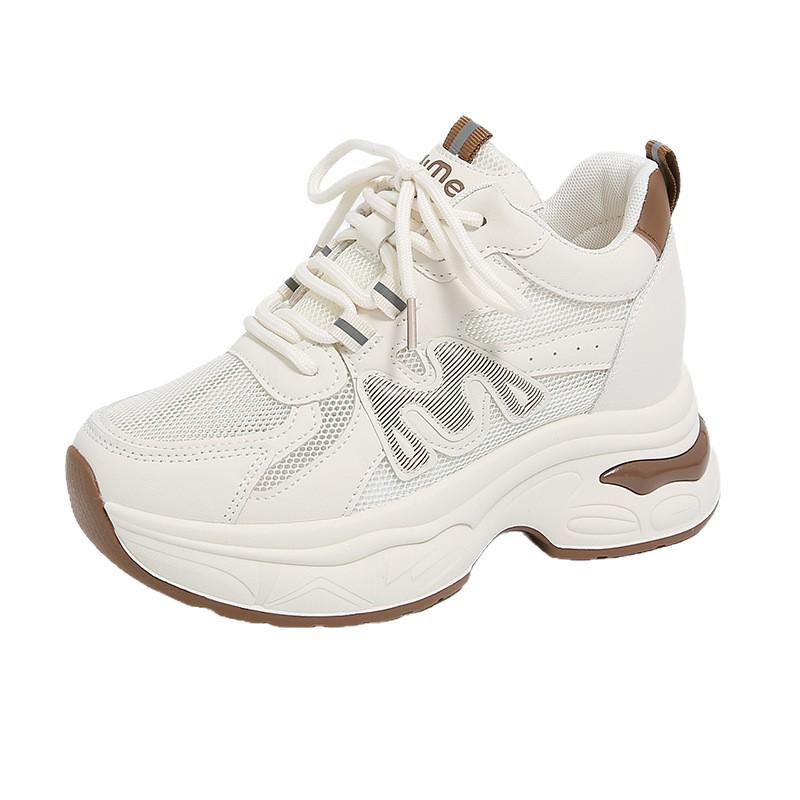 Дышащие кроссовки для папы женские 2025 новая летняя тонкая сетка спортивные маленькие белые туфли маленькая толстая подошва увеличивают рост