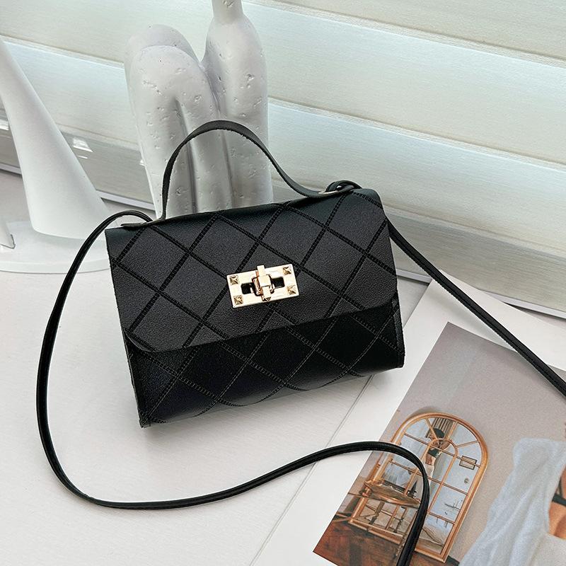 Маленькая квадратная стеганая сумка через плечо с тиснением