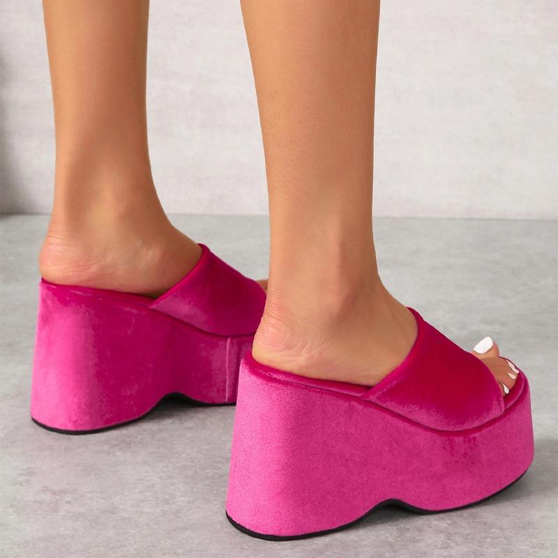 Мода 2025 Лето Новые Женские Туфли Модные Шлепанцы на Толстой Подошве Замшевые Повседневные Пляжные Шлепанцы для Женщин Шлепанцы на Высоком Каблуке Вьетнамки