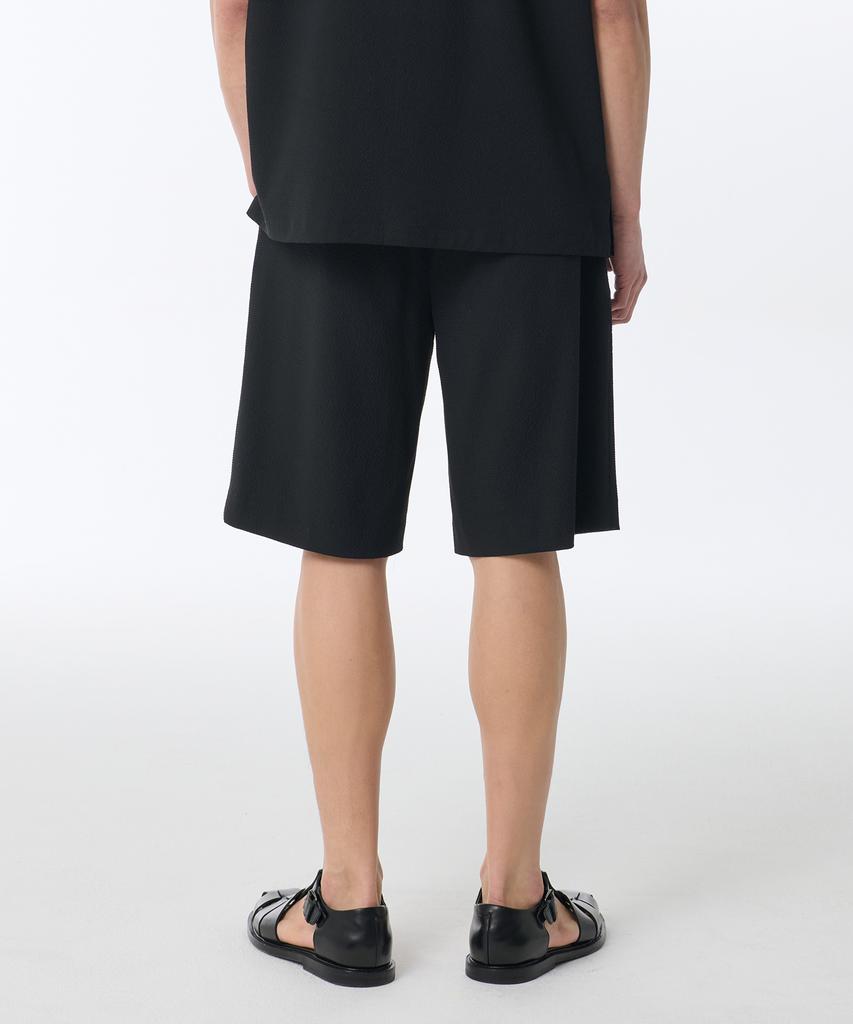 MUSINSA STANDARD Seersucker One-Pleat Wide Elastic Shorts [Black]