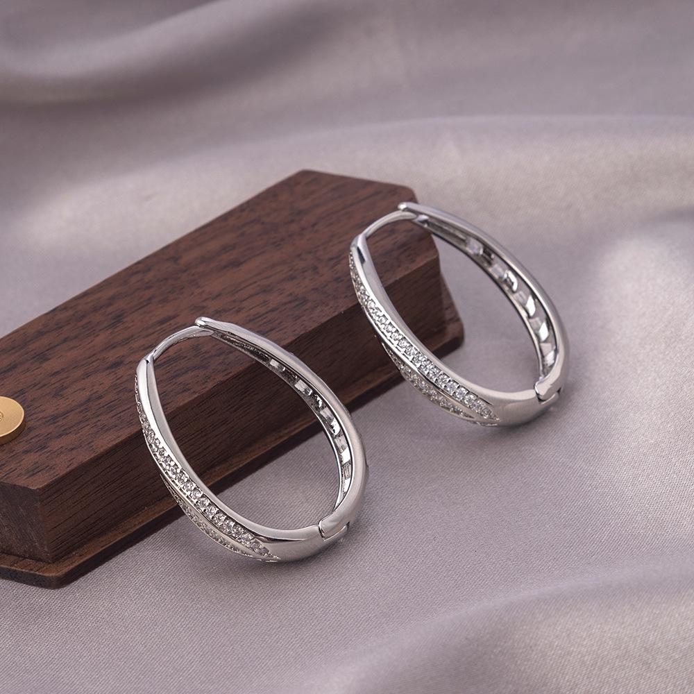 Серьги-иглы из серебра 925 пробы: Легкая роскошь, высококлассные пусеты и универсальный нишевый дизайн в виде колец для работы и стиля