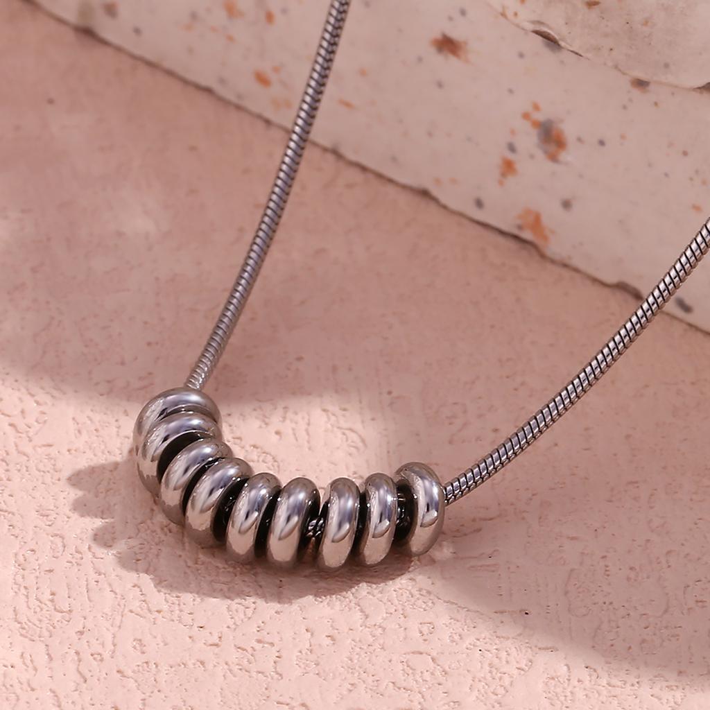 UHBINYCA Simple Personalized Circular Ring Pendant Necklace for Women, Stainless Steel Plated Exquisite Necklace