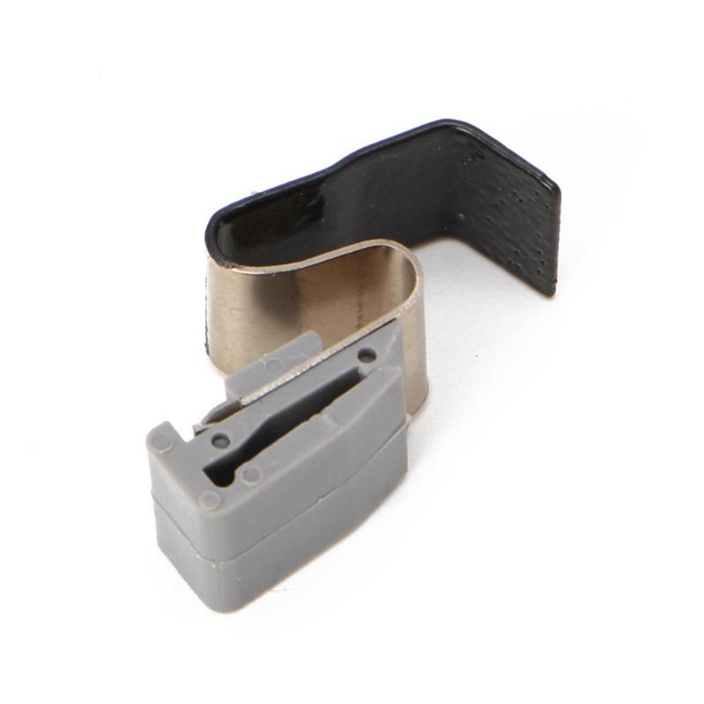 Mr970563 Пружинный зажим крышки лючка бензобака для Mitsubishi Outlander Lancer Pajero