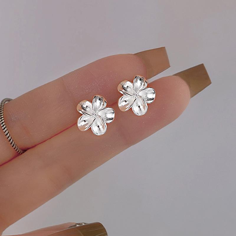 S925 Посеребренные серьги-гвоздики Французский нежный темперамент, минималистичные серьги-гвоздики с пятью лепестками и бриллиантами Серьги-гвоздики с винтами и гарденией