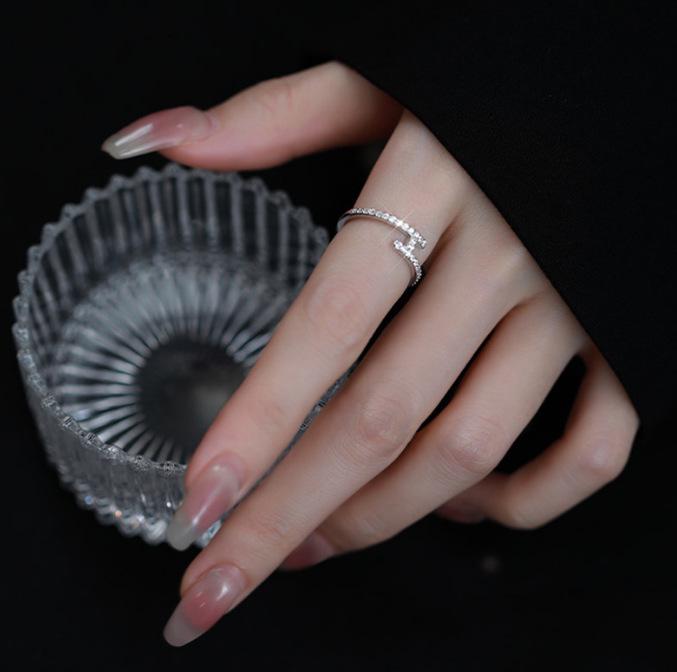 Korean-Style Open Pearl Ring: Retro, Light Luxury Design