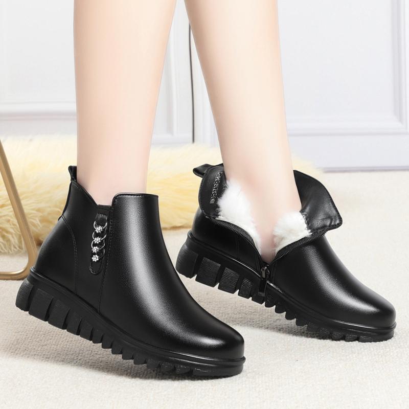 Зимние сапоги для мамы, женские полусапожки большого размера на танкетке, теплые нескользящие женские зимние сапоги из блестящей натуральной шерсти